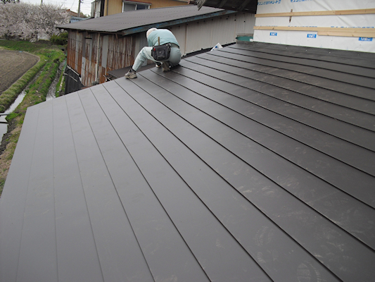 新和組：住宅メンテナンス：トタン屋根張替・塗装